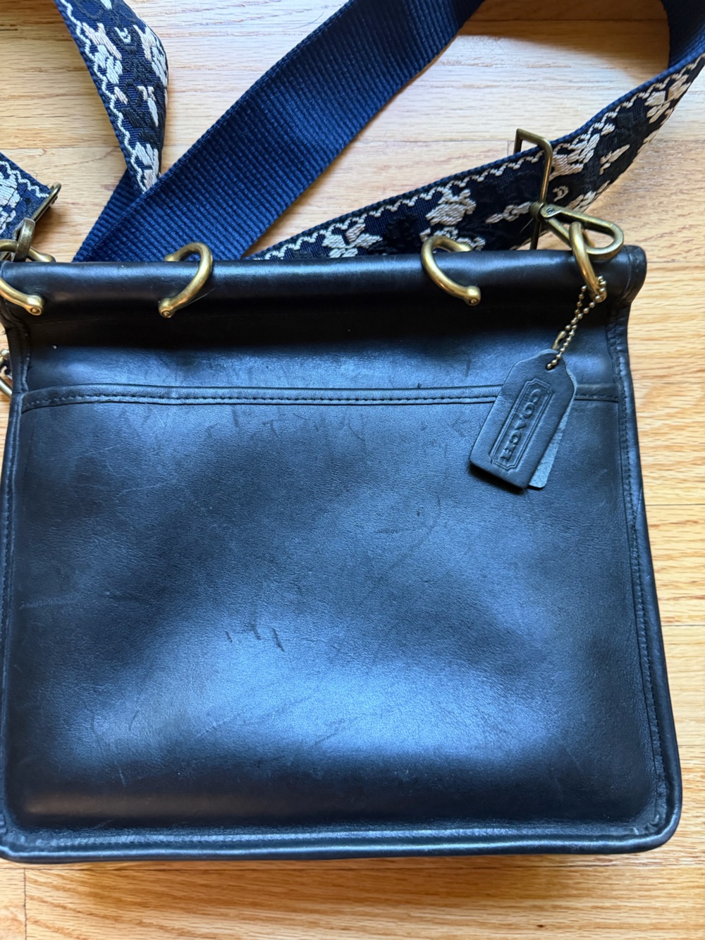 VINTAGE  Coach Black Leather Willis Crossbody Bag - Picture 3 of 10